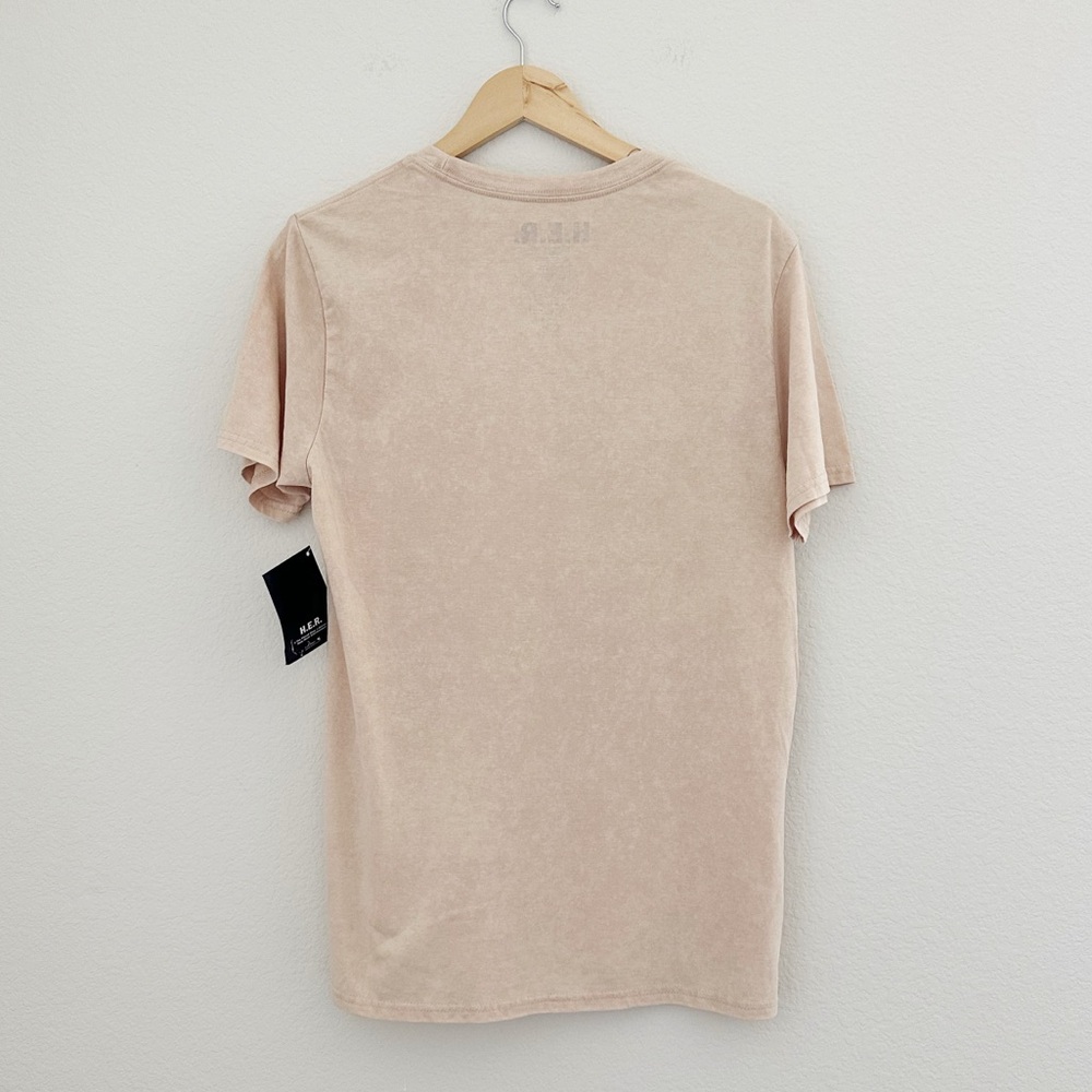 NEW H.E.R Portrait Graphic Tee - Picture 5 of 6